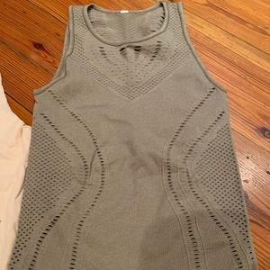 ALO Yoga Tops - ALO Yoga tanks (lot of two) ALO Yoga Tops - ALO Yoga tanks (lot of two)